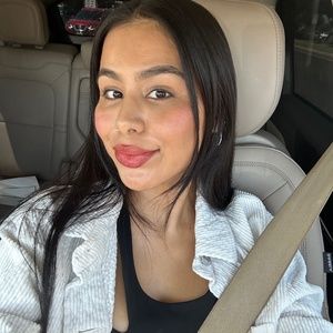 Meet your Posher, Debbie